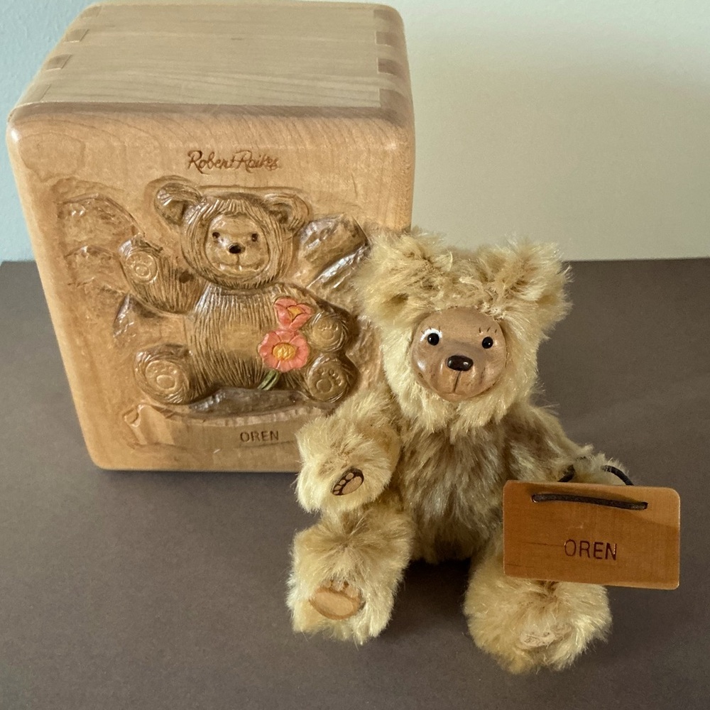 Robert Raikes Collectibles Limited Edition Oren Bear